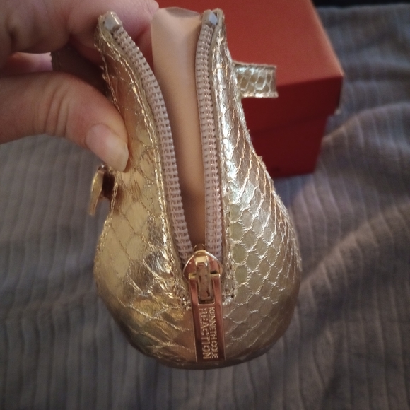 Kenneth Cole Sandals - Picture 2 of 4